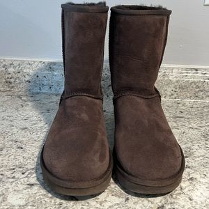 Ugg size 9 chocolate brown like like new worn once.